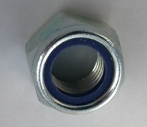 Self locking nut fixing flange to front output shaft